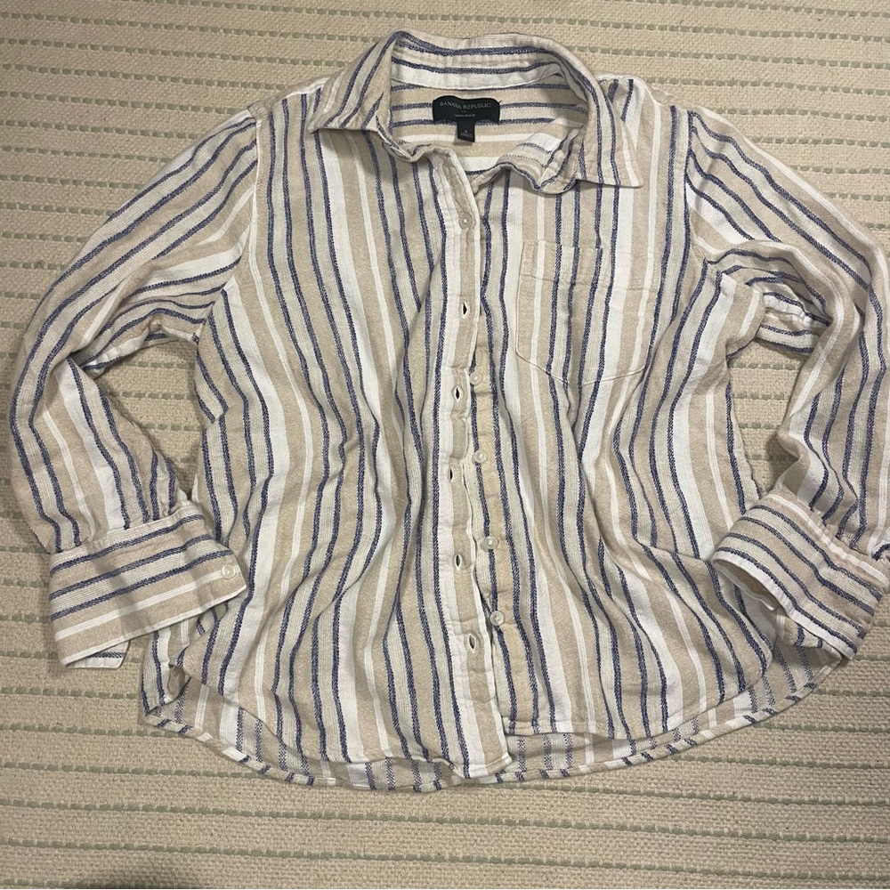 Banana Republic linen blend Striped summer Button Shirt in Beige, white and Blue
